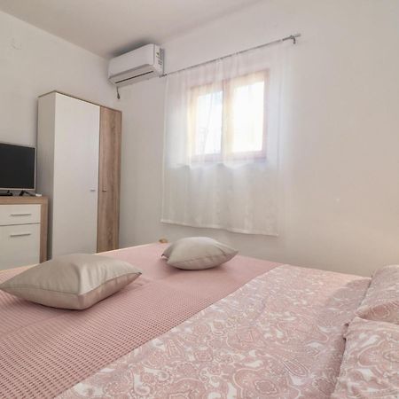 Studio Apartman Edy 3 Pula Extérieur photo